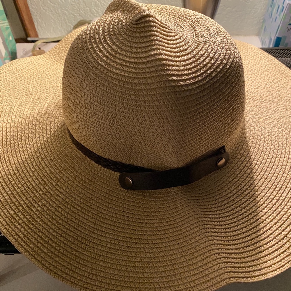 Packable sun hat